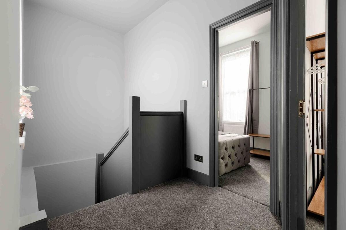 Artistic And Charming 3br 2bath House Marylebone